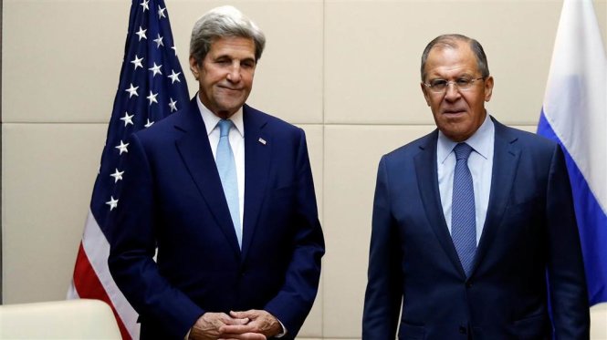 Ngoại trưởng Mỹ Kerry và ngoại trưởng Nga Lavrov (phải) - Ảnh: NBC