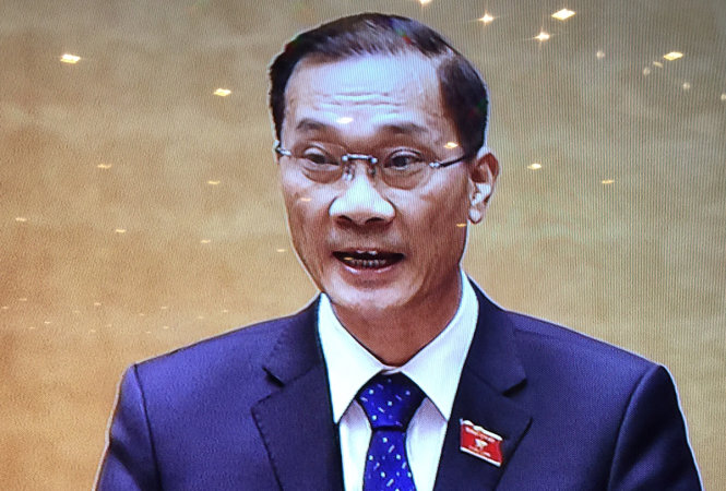 Ông Vũ Hồng Thanh trình bày báo cáo thẩm tra trước Quốc hội - Ảnh: L.K