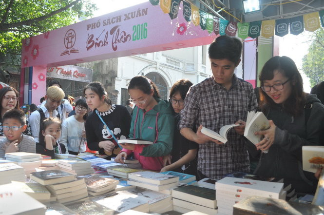 Lần đầu tiên tổ chức, phố sách xuân Bính Thân Hà Nội  mang về doanh thu hơn 4 tỉ đồng - Ảnh: V.V.Tuân