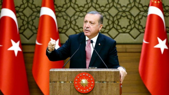 Tổng thống Tayyip Erdogan phát biểu trước các nhà đầu tư quốc tế tại thủ đô Ankara ngày 2-8 - Ảnh: AFP