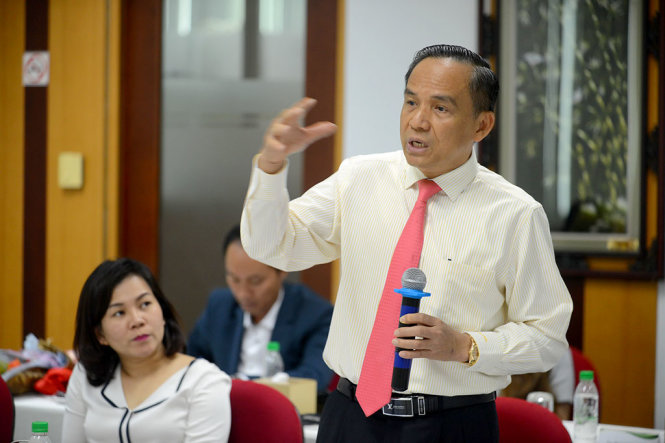 Ông Lê Hoàng Châu – chủ tịch hiệp hội bất động sản TP.HCM phát biểu tại tọa đàm Minh bạch thông tin trong dự án nhà ở sáng 4-8 tại báo Tuổi Trẻ - Ảnh: QUANG ĐỊNH