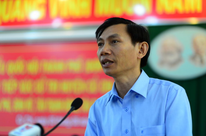 Ông Nguyễn Văn Tám - phó giám đốc Sở GTVT TP.HCM phát biểu tại buổi tiếp xúc cử tri huyện Củ Chi sáng 5-8 - Ảnh: QUANG ĐỊNH