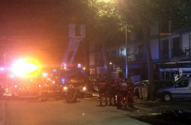 Đội cứu hộ đã đưa được 6 người ra ngoài và tìm thấy 13 thi thể trong quán bar  - Ảnh: RT/Twitter