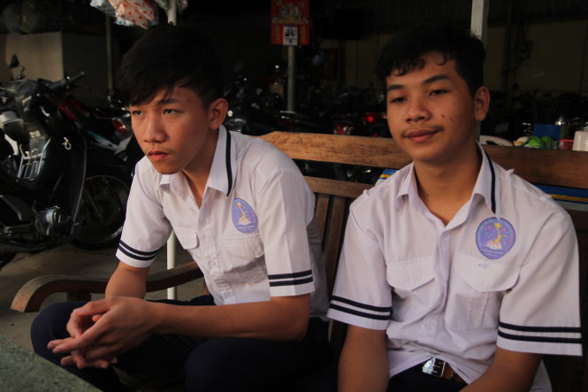 Hai anh em Võ Thanh An (trái) và Võ Trọng Hiếu. Thanh An đã đậu vào hai trường đại học tại TP.HCM - Ảnh: MẬU TRƯỜNG