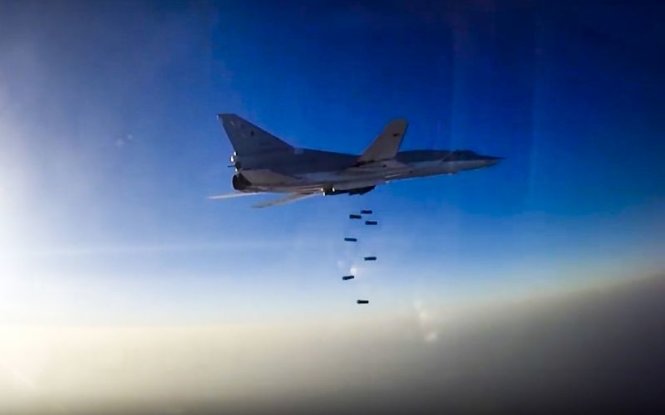 Máy bay ném bom tầm xa Tu-22M3 của Nga - Ảnh: AP