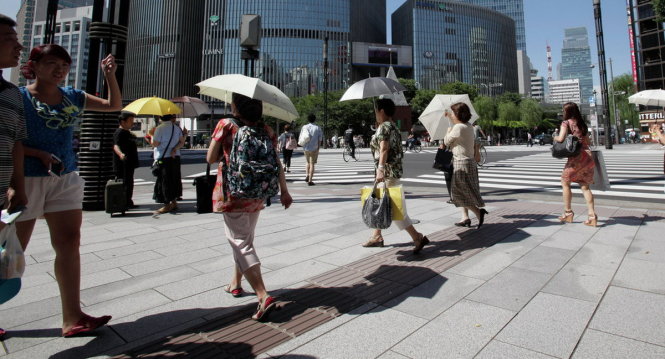 Nhiệt độ tăng cao những ngày qua ở nhiều tỉnh thành Nhật Bản khiến hàng ngàn người nhập viện - Ảnh: AP
