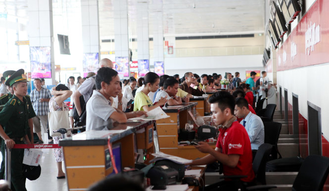 Với việc hạn chế phát thanh, hành khách đi máy bay tại Nội Bài cần  để ý nhiều hơn tới các thông tin chỉ dẫn - Ảnh: T.PHÙNG