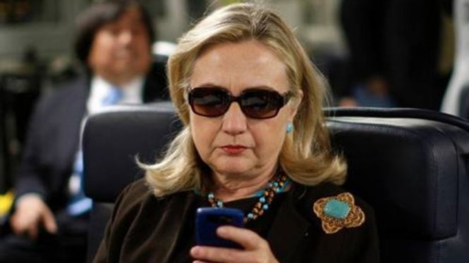 Rắc rối với email cá nhân vẫn chưa buông tha bà Clinton - Ảnh: Reuters