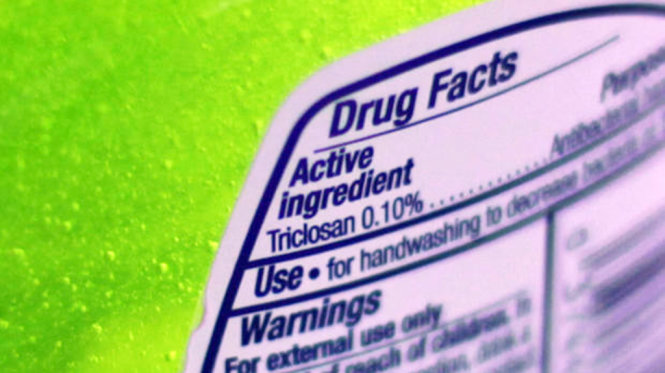 Triclosan và triclocarban là 2 hoạt chất thường được nhắc đến trong các sản phẩm tẩy rửa, sát khuẩn nhưng chưa bao giờ được chứng minh tính an toàn khi sử dụng lâu dài - Ảnh: CBSnews