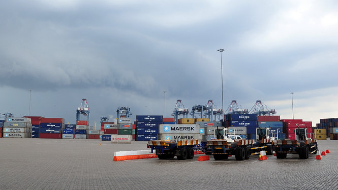 Một góc của cảng container nước sâu CMIT. Đây là một trong ba cảng có hoạt động xuất nhập hàng contaier đúng nghĩa trong hàng chục cảng ở Cái Mép - Thị Vải - Ảnh: ĐÔNG HÀ