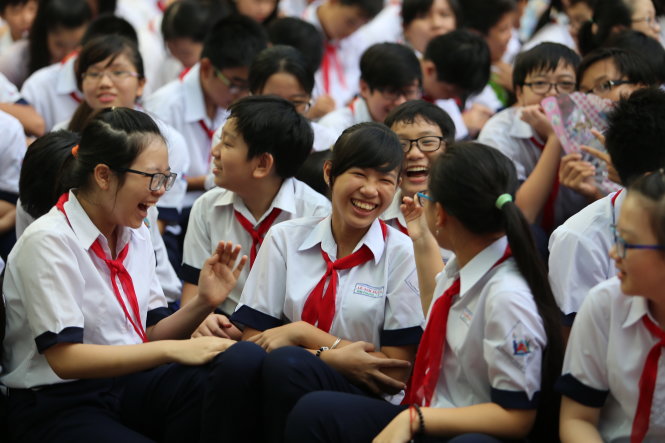 Niềm vui của học sinh trường THCS Lê Anh Xuân, quận Tân Phú, TP.HCM, trong ngày khai giảng năm học mới sáng 5-9 - Ảnh: Như Hùng
