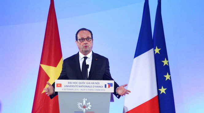 Tổng thống Pháp François Holland phát biểu tại ĐH Quốc gia Hà Nội - Ảnh: Nguyễn Khánh