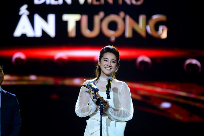 Diễn viên Nhã Phương đoạt giải Diễn viên nữ ấn tượng trong lễ trao giải VTV Awards 2016 tối 7-9 - Ảnh: QUANG ĐỊNH