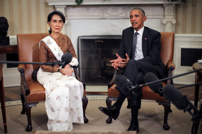 Tổng thống Mỹ Barack Obama (phải) và bà Aung San Suu Kyi tại cuộc họp báo ở Phòng Bầu Dục - Ảnh: Reuters