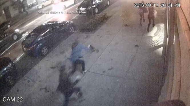 Người đi trên phố hoảng loạn bỏ chạy sau vụ nổ - Ảnh chụp từ clip