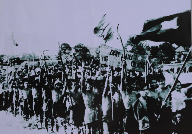 Dân quân cứu nước Nam bộ trong những ngày đầu Nam bộ kháng chiến 1945 - Ảnh: TỰ TRUNG chụp lại
