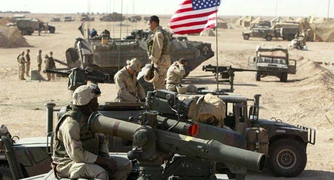 Các quân nhân trong lực lượng thủy quân lục chiến của Mỹ tại phía bắc Kuwait, gần biên giới với Iraq năm 2003 - Ảnh: AFP