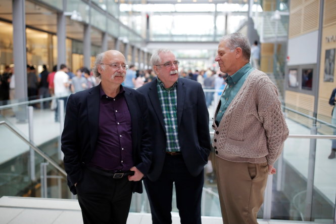 British-born scientist F. Duncan Haldane (L) of Princeton University chats with fellow Princeton Nobel Laureates Eric Wieschaus (C, Physiology or Medicine 1995) and Joseph Taylor (R, Physics 1993) after winning the 2016 Nobel Prize for Physics, in Princeton, New Jersey, U.S. October 4, 2016