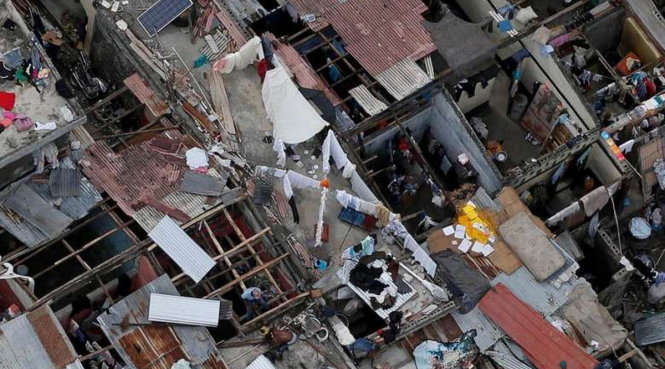 Nhà dân ở Jeremie, Haiti bị tốc mái gần như toàn bộ - Ảnh: REUTERS