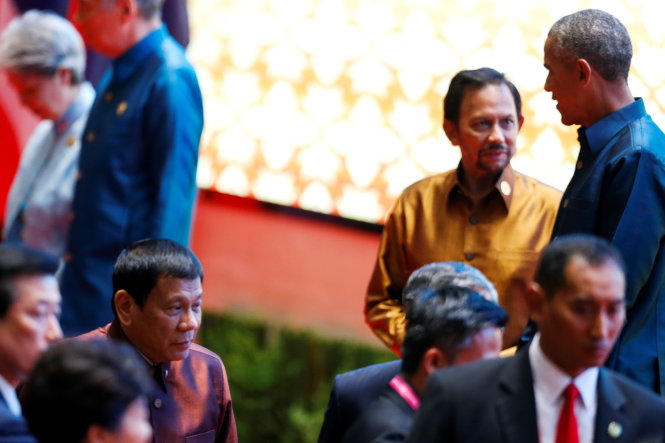 Philippine President Rodrigo Duterte arrives at the ASEAN Summit family photo while U.S. President Barack Obama chats with the Sultan of Brunei Hassanal Bolkiah in Vientiane, Laos September 7, 2016. 