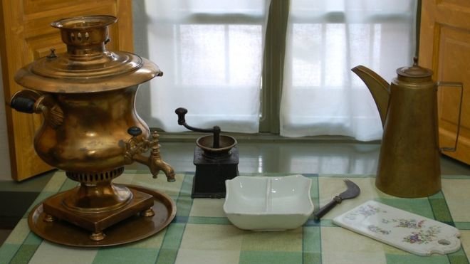 Một chiếc ấm xa-mô-va quen thuộc dùng để uống trà trong đời sống hàng ngày của người Nga - Ảnh: Wikimedia