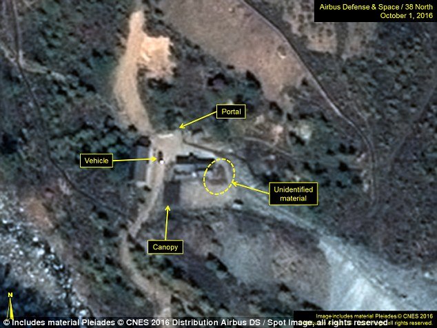 Các hình ảnh vệ tinh cho thấy có sự tăng cường hoạt động tại ba khu tổ hợp đường hầm tại bãi thử hạt nhân Punggye-ri của CHDCND Triều Tiên dẫn tới phỏng đoán về một vụ thử hạt nhân lần thứ 6 của Bình Nhưỡng ngày 10-10 - Ảnh: CNES