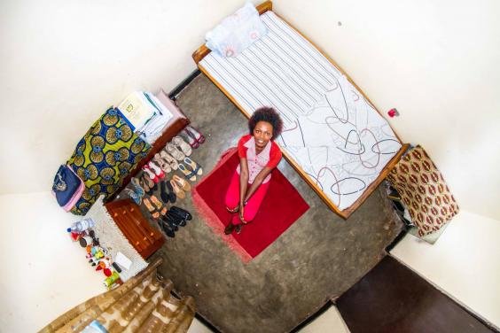 Phòng 915 của chị Josee 22 tuổi, sinh viên ngành kế toán tại Kigali, Rwanda