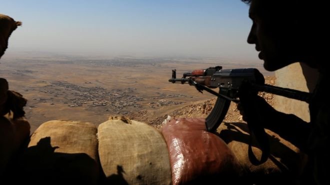 Lực lượng quân đội Syria và Iraq đã tấn công và tái chiếm nhiều lãnh thổ từ tay IS - Ảnh: AFP