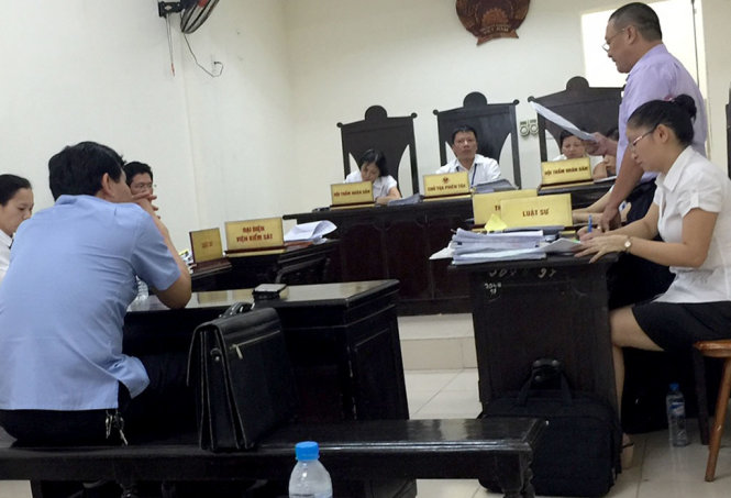 Phiên toà xét xử vụ kiện nguyên bộ trưởng Phạm Vũ Luận - Ảnh: THÂN HOÀNG