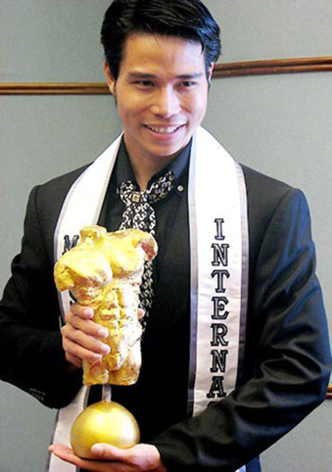 Tiến Đoàn đạt giải nhất tại cuộc thi Mister International 2008 - Nguồn: NVCC, tư liệu báo Tuổi Trẻ