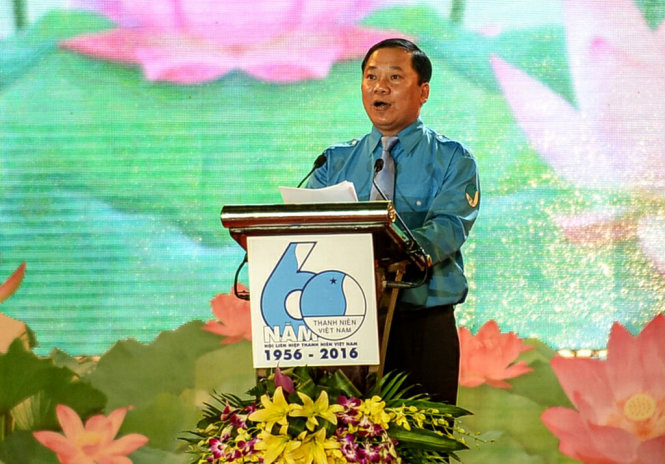 Thay mặt các đoàn viên, thanh niên, anh Nguyễn Phi Long, bí thư T.Ư Đoàn bày tỏ niềm tin tưởng vào lực lượng thanh nien công nhân