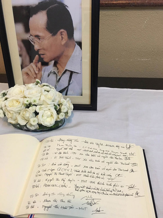 Bút ký chia buồn của người Việt