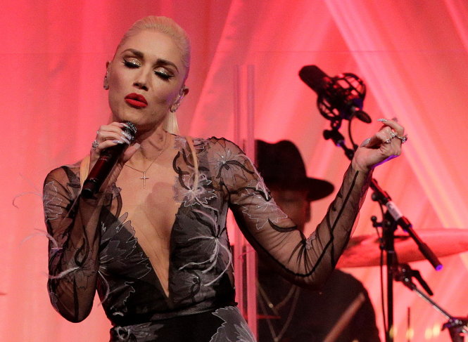Singer Gwen Stefani performs during a State Dinner for Italian Prime Minister Matteo Renzi at the White House in Washington, U.S., October 18, 2016