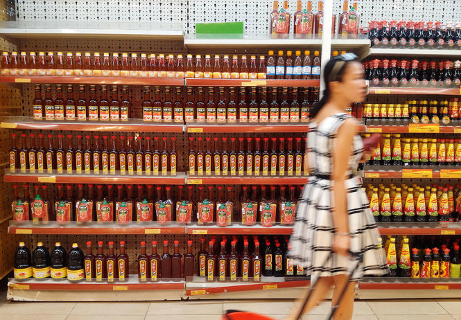 Khu vực bán nước mắm tại siêu thị Fivimart Hoàng Quốc Việt (Hà Nội) hiện đã không bày bán các sản phẩm nước mắm truyền thống, ảnh chụp chiều 20-10 - Ảnh: NGUYỄN KHÁNH