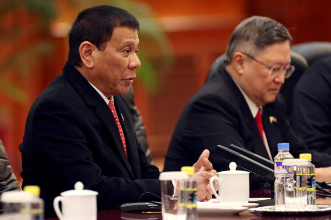 Tổng thống Philippines Rodrigo Duterte phát biểu trong cuộc họp với Thủ tướng Trung Quốc Lý Khắc Cường tại Đại lễ đường nhân dân ở Bắc Kinh, Trung Quốc.