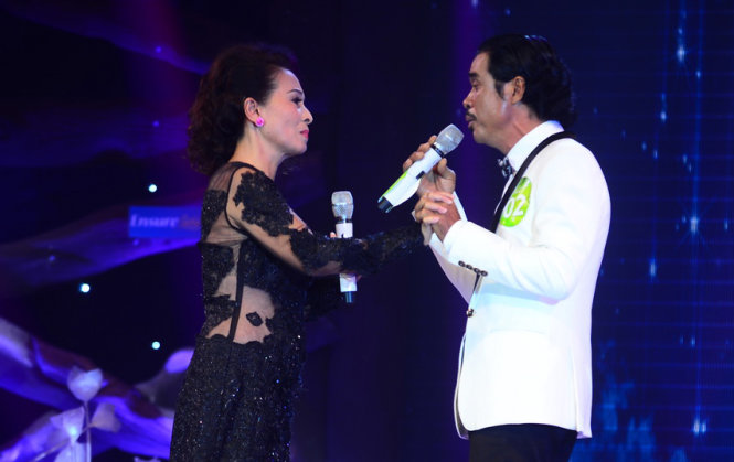 Dương Công Danh song ca cùng ca sĩ khách mời Kim Thoa ca khúc Cho lần cuối - Ảnh: Quang Định