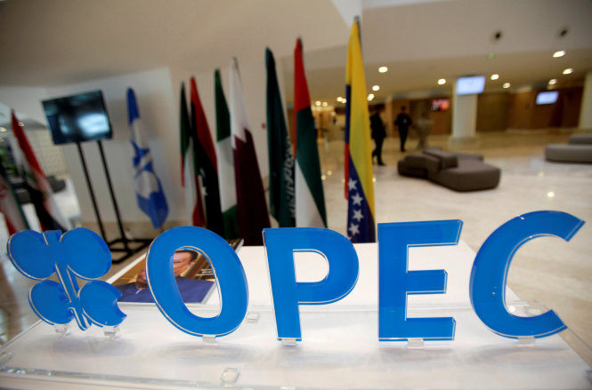 Logo OPEC bên ngoài một cuộc họp của nhóm - Ảnh: Reuters