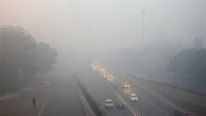 Thành phố Delhi mờ mịt khói sáng 31-10 - Ảnh: AP