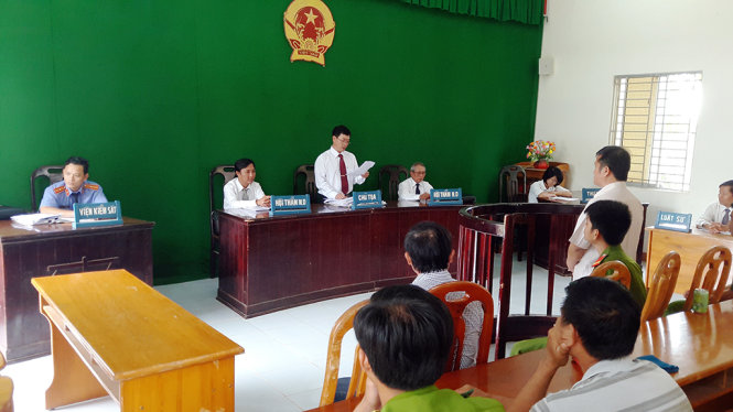 Quang cảnh xét xử bị cáo Hồ Đức Minh sáng 11-3 - Ảnh: NG.NAM