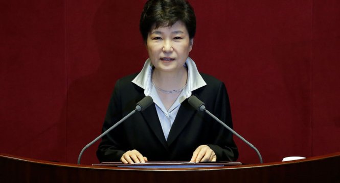 Tổng thống Hàn Quốc Park Geun Hye đang thực hiện nhiều biện pháp để xoa dịu dư luận -  Ảnh: Reuters