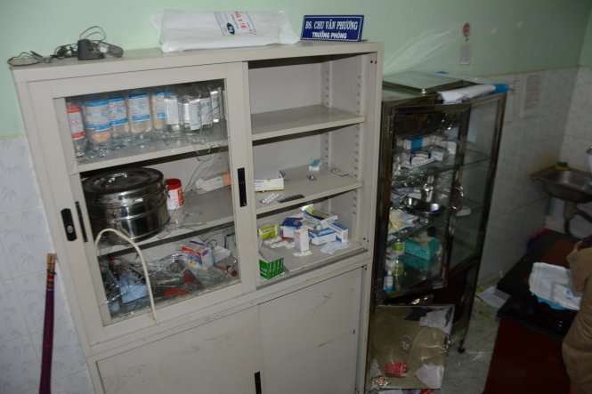 Khu y tế, nơi cấp phát thuốc và chữa trị bệnh cho các học viên bị đập tan tành - Ảnh: Đức Trong
