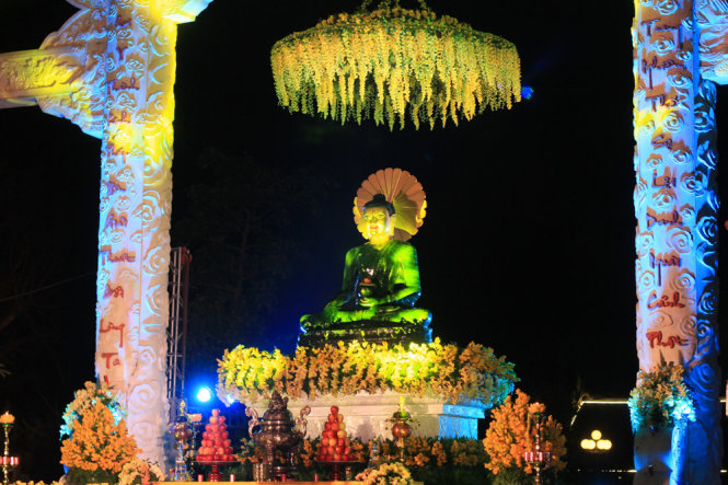 Tượng Phật Ngọc cho hoà bình thế giới khi đến Hải Phòng - Ảnh: Tiến Thắng