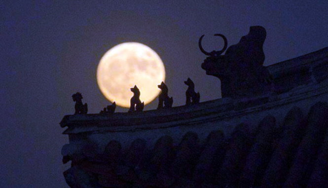 Siêu trăng tại Tử Cấm Thành, Bắc Kinh, Trung Quốc - Ảnh: CNA