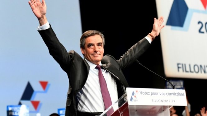 Ông Francois Fillon, cựu thủ tướng Pháp dưới thời ông Sarkozy sẽ cạnh tranh với ông Alain Juppe trong vòng bầu cử sơ bộ lần 2 ngày 27-11 để chọn ứng cử viên tổng thống duy nhất của phe cánh hữu ra tranh cử tổng thống Pháp - Ảnh: AFP