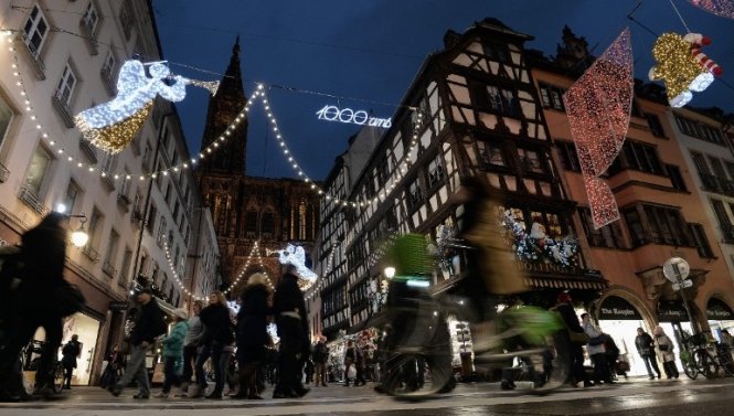 Chợ giáng sinh ở Strasbourg, Pháp - Ảnh: CNN