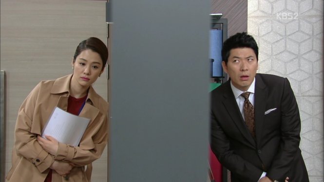 Kim Hyun Joo (trái) trong phim Nhà mình có biến -Ảnh tư liệu