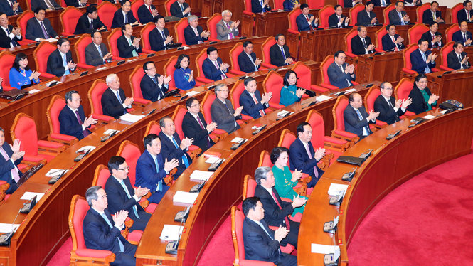 Lãnh đạo Đảng, Nhà nước và các đại biểu dự Hội nghị lần thứ tư Ban Chấp hành Trung ương khóa XII - Ảnh: TTXVN