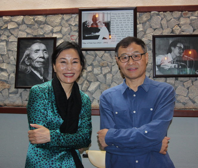 Biên đạo kiêm diễn viên múa Chun Yoo Oh (trái) và đạo diễn của chương trình Jung Sun Goo Ảnh NVCC