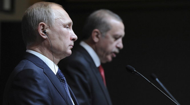 Tổng thống Nga Vladimir Putin (trái) và người đồng cấp Thổ Nhĩ Kỳ Recep Tayip Erdogan sẽ hội đàm vào ngày mai 29-6 - Ảnh: Reuters