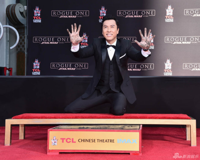 Chân Tử Đan trở thành ngôi sao kungfu thứ hai của điện ảnh Hoa ngữ được lưu dấu vân tay tại TCL Chinese Theatre sau Thành Long - Ảnh: SINA